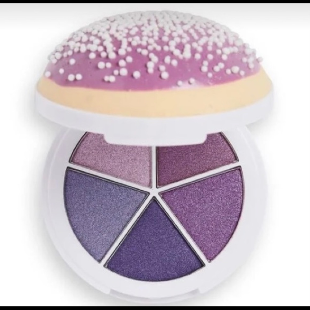 I 💗 Revolution - Berry Jam eyeshadow palette